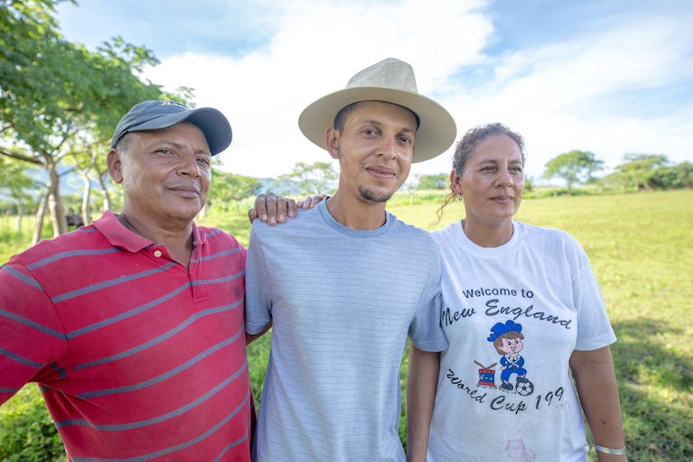 Luis Mejía with his family.