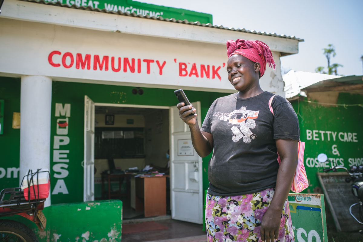 A woman with a mobile phone. 