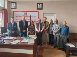 Heifer delegation stands with the Secretary of Agriculture and Livestock.