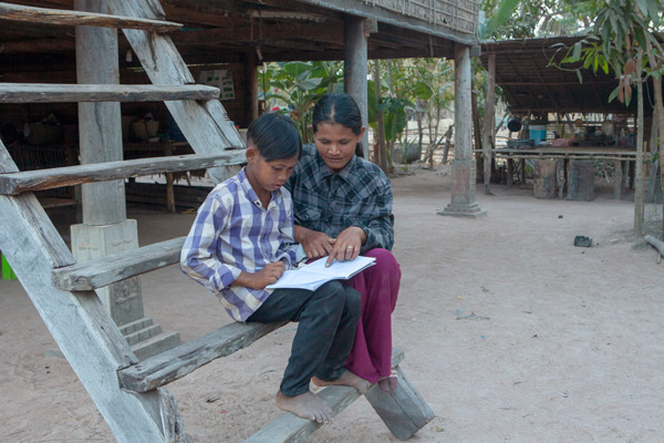 Savi helping her child with English lessons